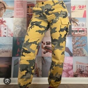 Women's Mid Rise Streetwear Society Cargo Military Pattern Pants Jeans Size XS